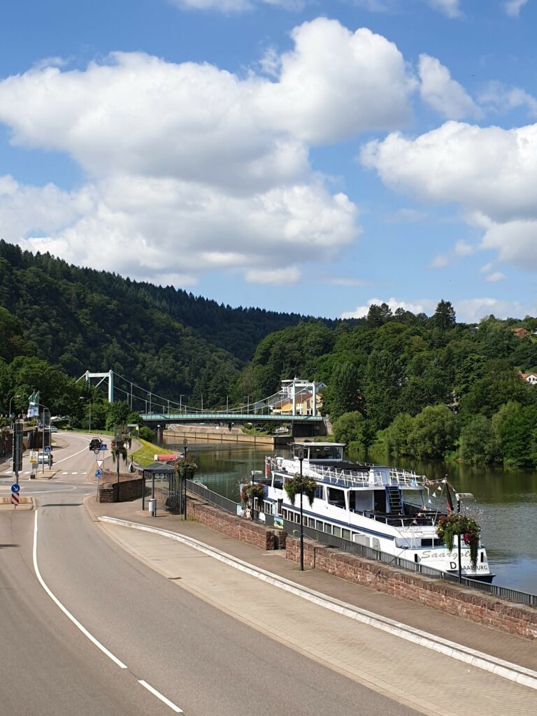 Bild Metlach Saar Schiff und Brücke