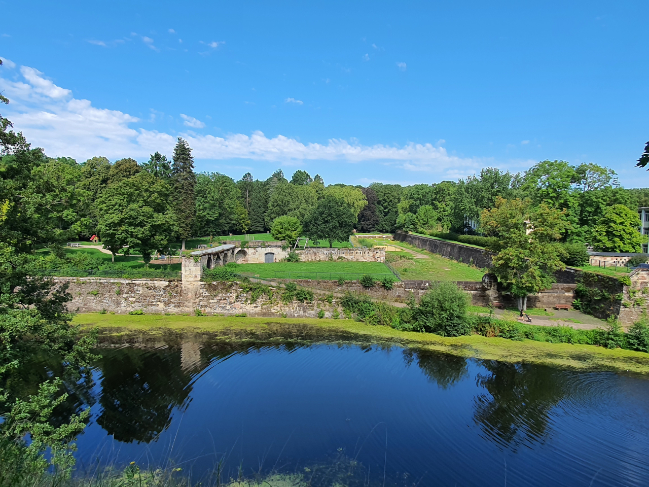 Bild Saarlouis Ruine am Fluss