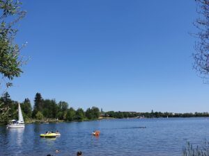 Stausee Losheim Bild von Ufer mit Schiffen